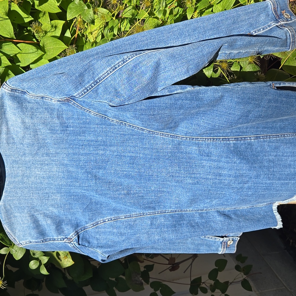 CHICOS Floral Denim Button Down Shacket  SZ 1              (MSTR C) - Picture 7 of 12